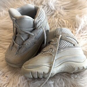 Like new toddler Authentic Yeezy x Adidas Toddler Desert boot “salt” 7K